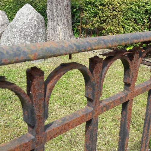 Renovering av järnstaket, kedjor och kors på kyrkogård - Galleribild 3