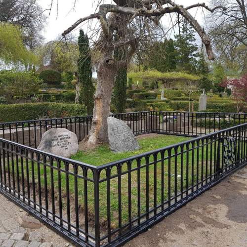 Renovering av järnstaket, kedjor och kors på kyrkogård - Galleribild 4