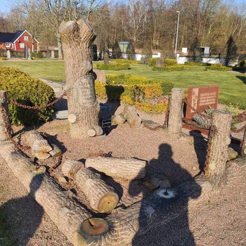 Säkring av kulturhistoriska gravstenar på Norra vrams kyrkogård - Galleribild 1