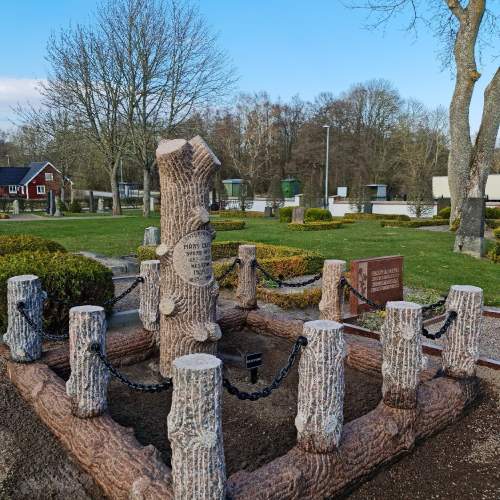 Säkring av kulturhistoriska gravstenar på Norra vrams kyrkogård - Galleribild 2