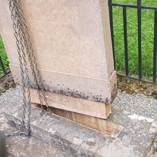 Säkring av kulturhistoriska gravstenar på Värmdö Kyrkogård - Galleribild 2