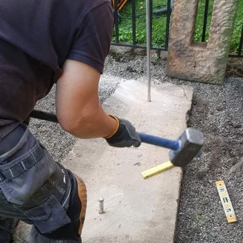 Säkring av kulturhistoriska gravstenar på Värmdö Kyrkogård - Galleribild 4