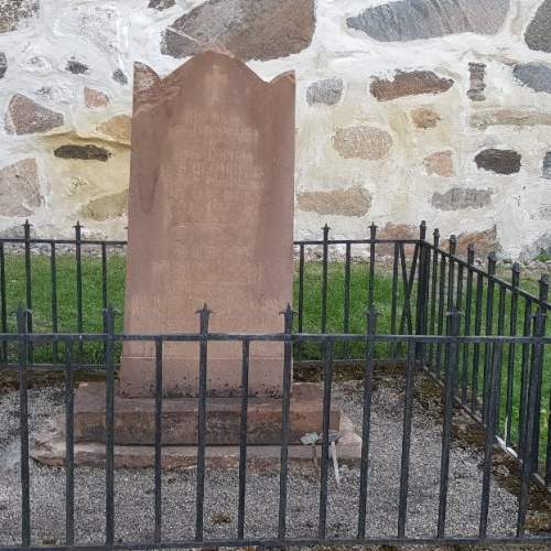 Säkring av kulturhistoriska gravstenar på Värmdö Kyrkogård - Galleribild 6